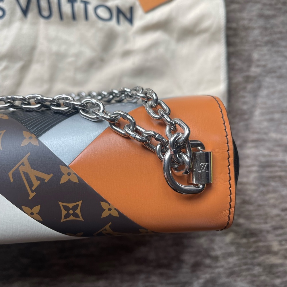 Louis Vuitton Twist MM Limited Edition Epi Leather - Picture 8 of 15